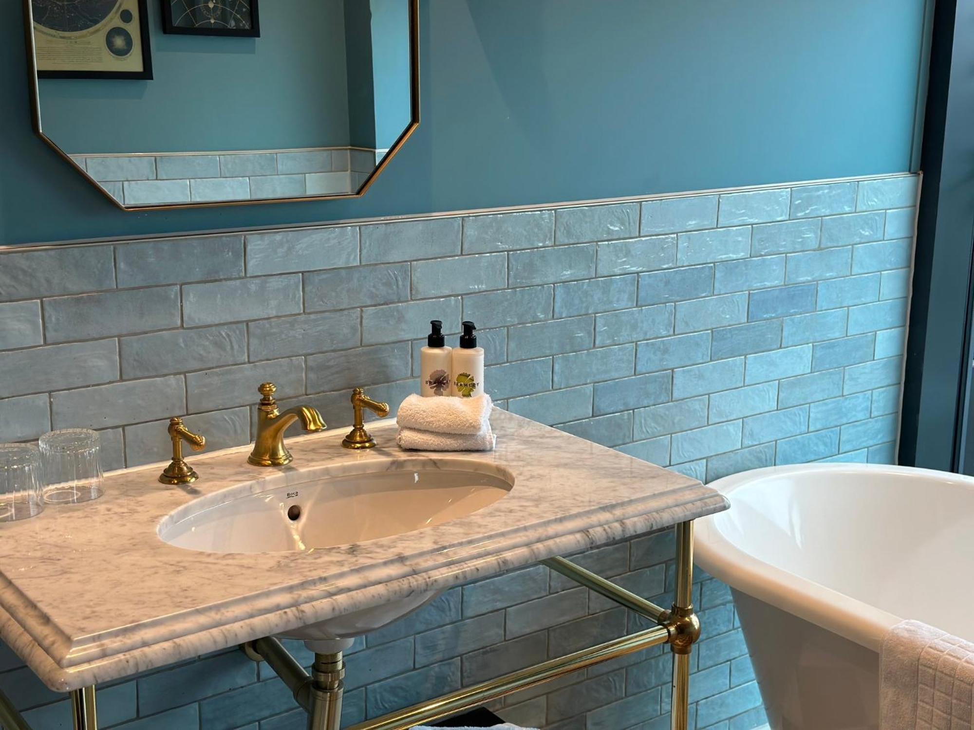 Hotel Indigo - Exeter By Ihg Bagian luar foto